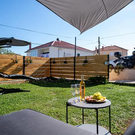 Ante Room's 트로기르